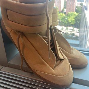 MAISON MARTIN MARGIELA BUCK BOOTS FOR MEN SIZE 42 used condition